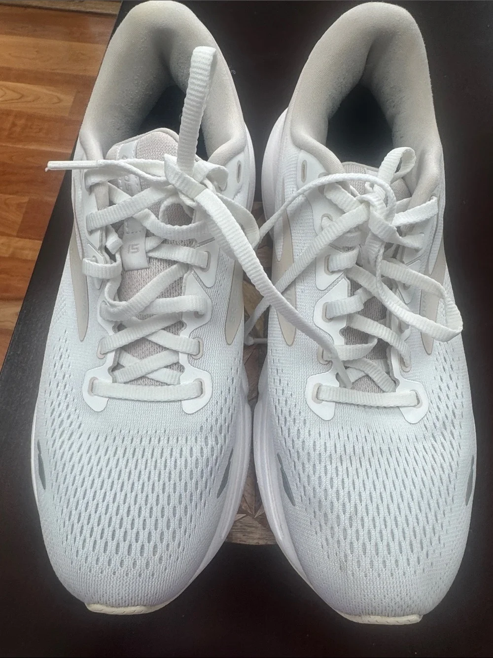 Size 9.5B- Brooks Ghost 15 Snow White W Comfort Casual Running Cushioned Gym